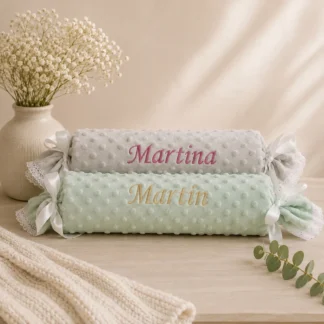 cojín antivuelco de bebe personalizado con nombre bordado