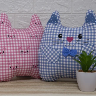 cojín infantil gato en rosa y azul