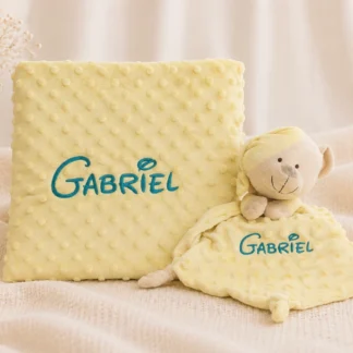 manta y doudou amarillo con nombre bordado