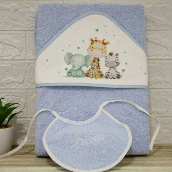 capa baño felpa azul con babero bordada