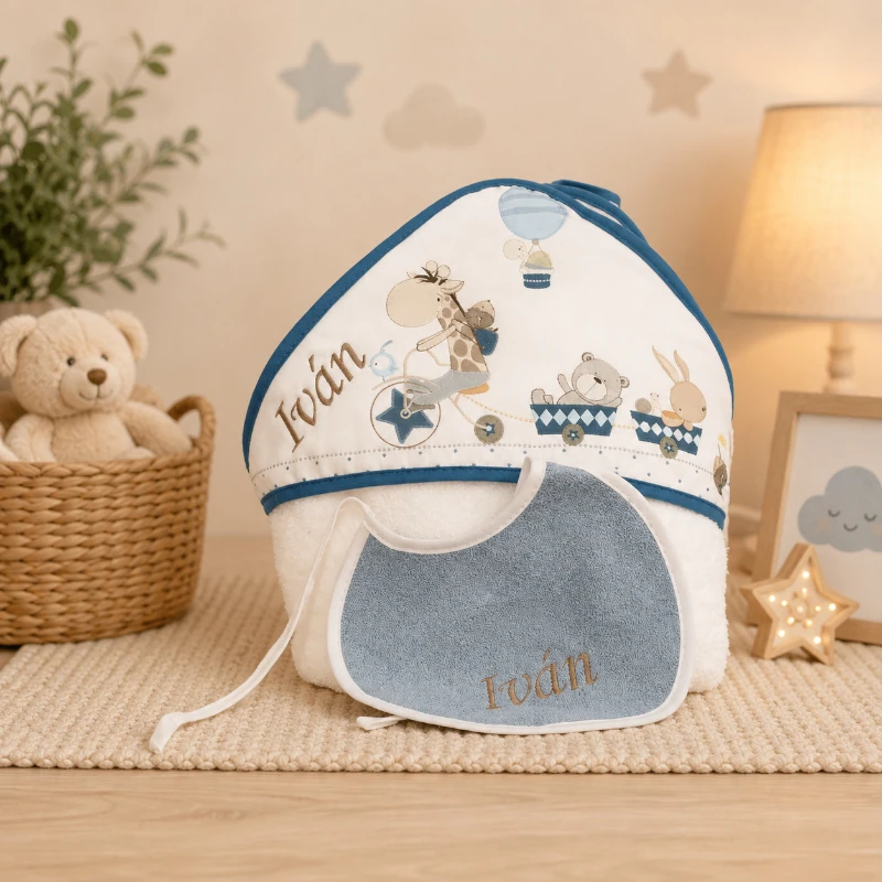 capa y babero personalizado nombre bordado azul