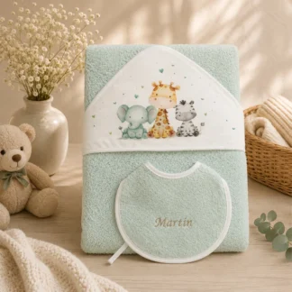 capa y babero bebe verde bordado con nombre