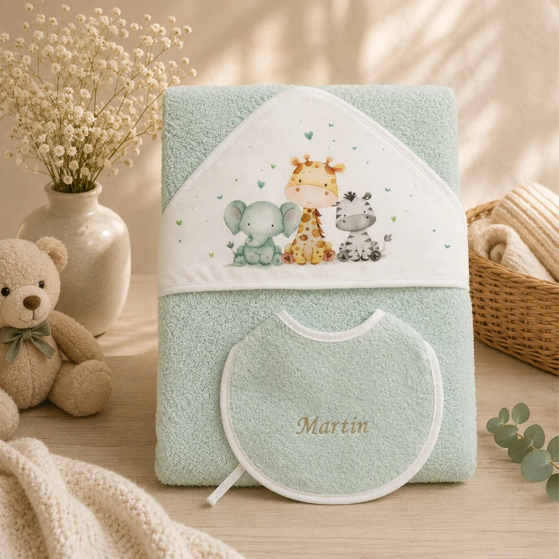 capa y babero bebe verde bordado con nombre