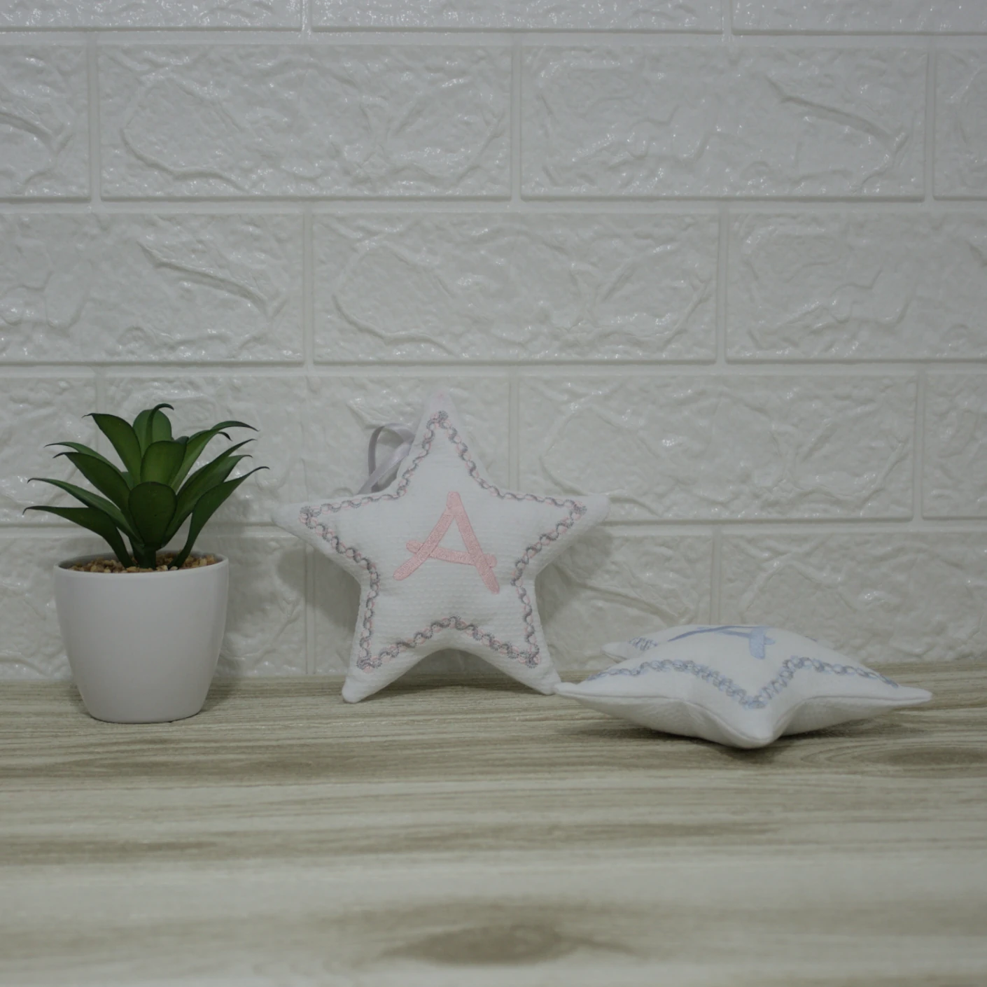 sonajero personalizado estrella con inicial rosa