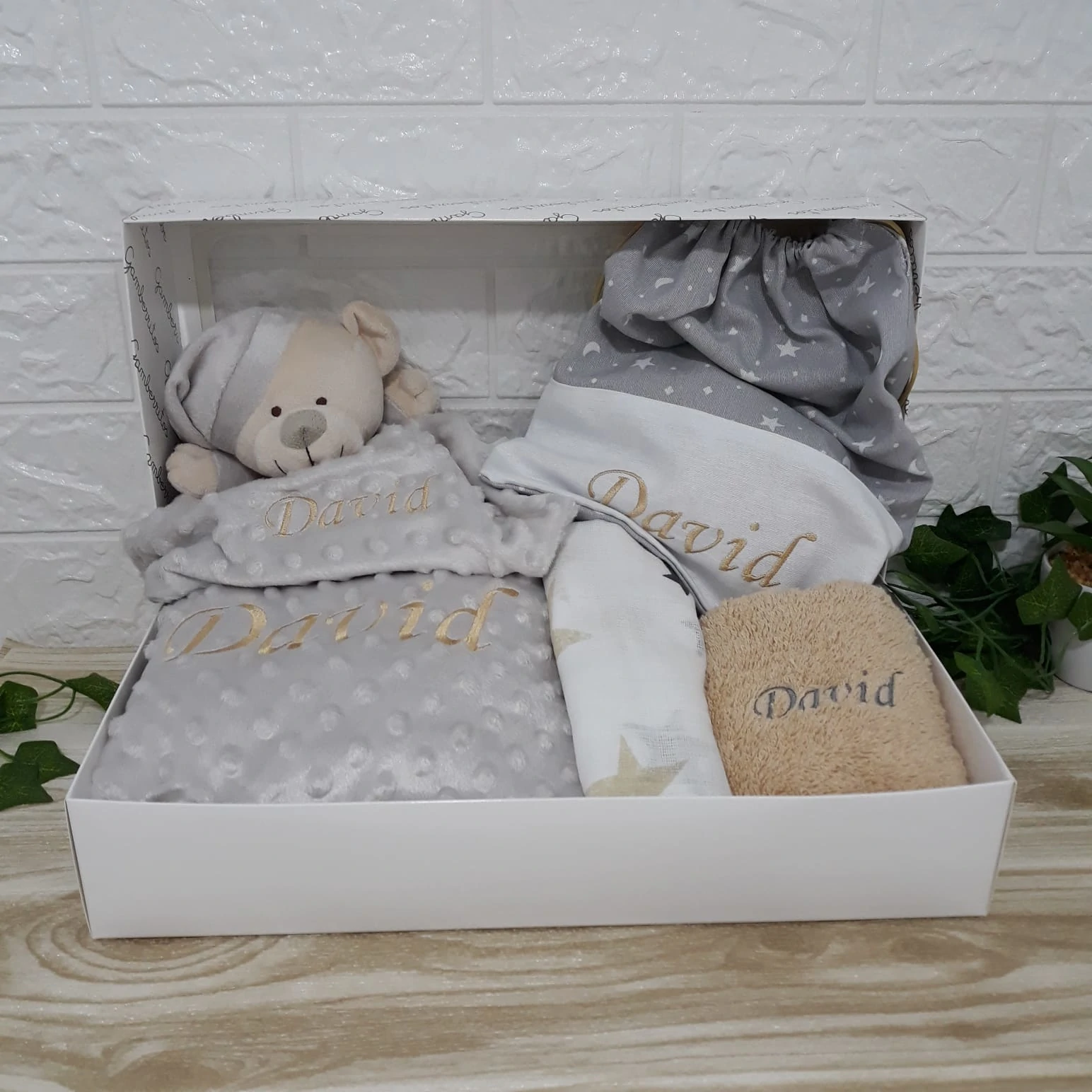 canastilla nacimiento personalizada bordada
