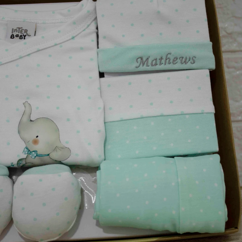 kit nacimiento personalizado nombre bordado detalle